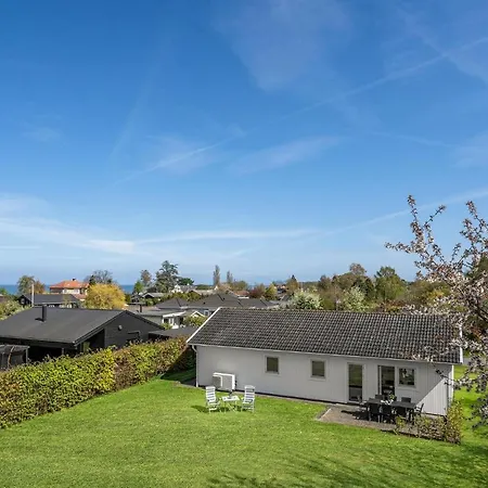 2 Bedroom Beautiful In Strøby Ladeplads