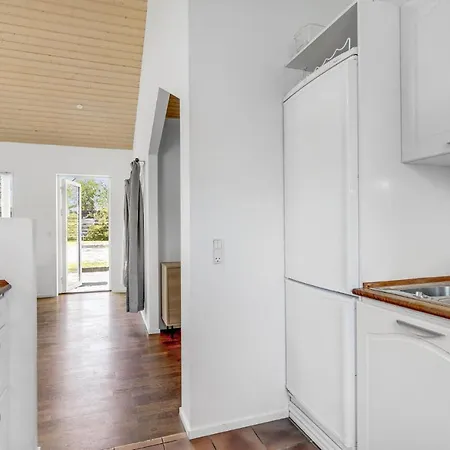 2 Bedroom Beautiful In Strøby Ladeplads