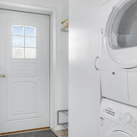 2 Bedroom Beautiful In Prázdninový dům Strøby Ladeplads